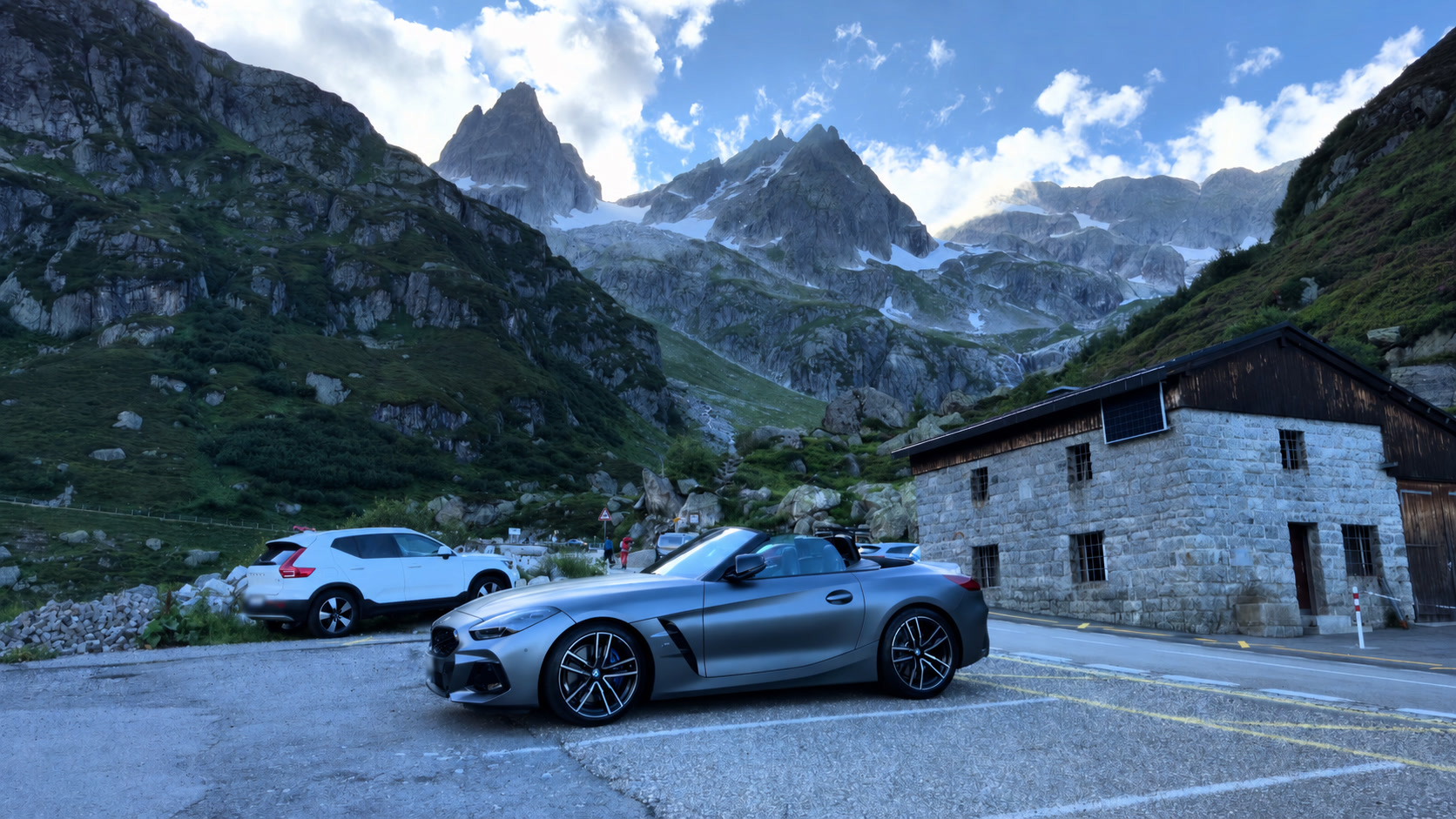 BMW Z4 beside an alpine building on Susten Pass